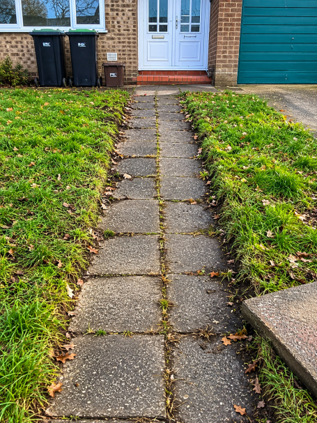 Pathway Re-levelling – Before Uneven garden pathway before re-levelling