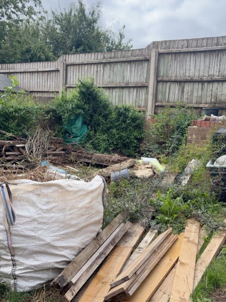 Garden Tidy-Up & Clearance – Before Overgrown garden before clearance and tidy-up work